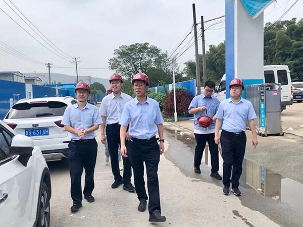 14-公司工會(huì)開(kāi)展“夏送清涼”項(xiàng)目部慰問(wèn)-1.jpg 14-公司工會(huì)開(kāi)展“夏送清涼”項(xiàng)目部慰問(wèn)-1.jpg